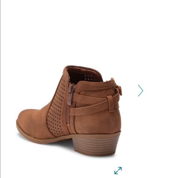 Moda Shoes - NIB Moda Booties 10